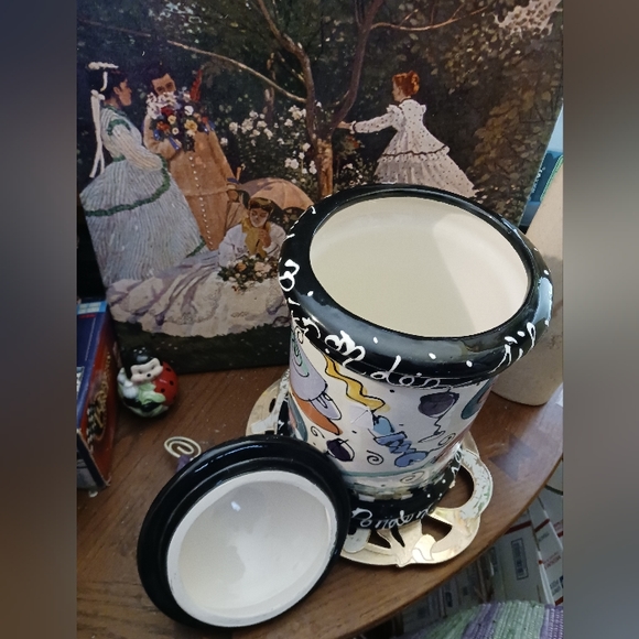 🍪PARIS Whimsical Ceramic Cookie Parisian Motif Canister,The Perfect Gift.🎁 - Picture 9 of 16